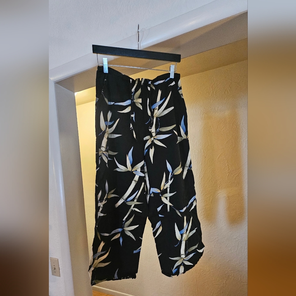 Floral Black Cropped Pants